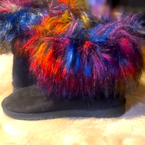 Shoes - Ladies black boots with multicolored fur size 10